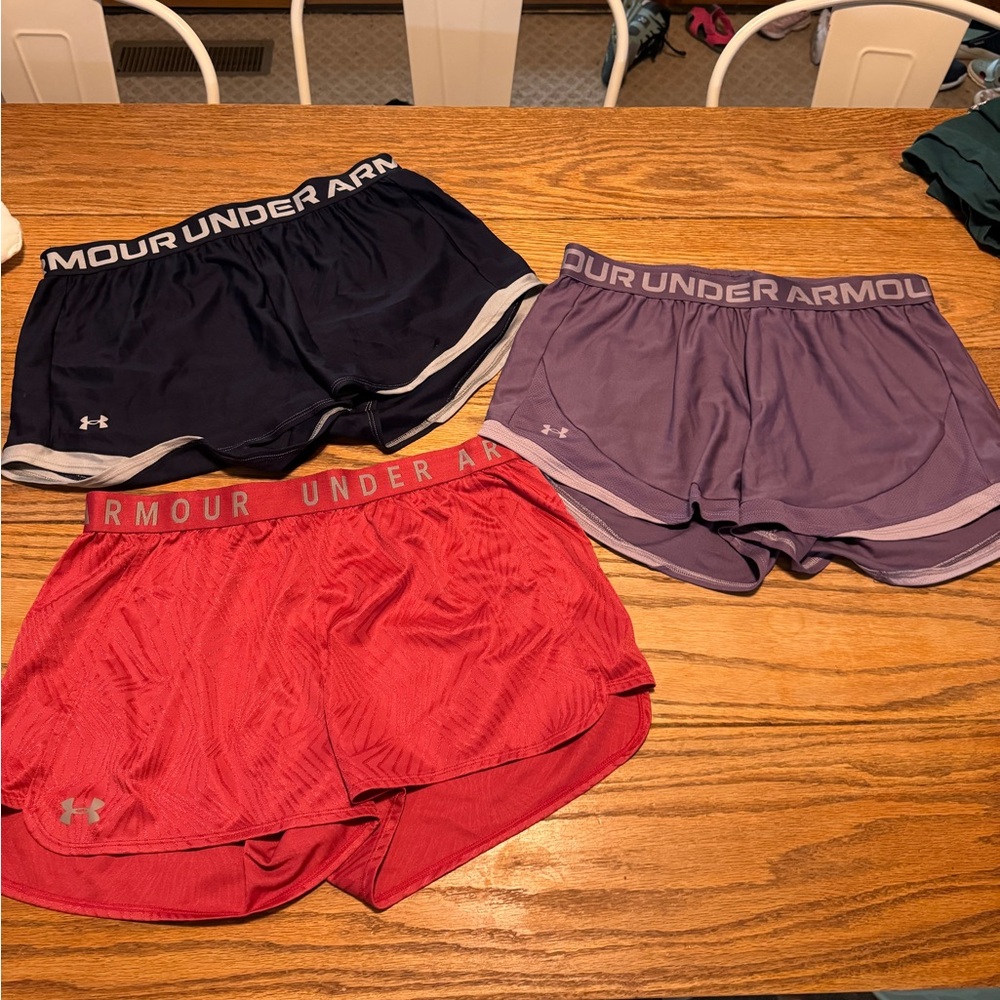 Women’s Underarmour running shorts